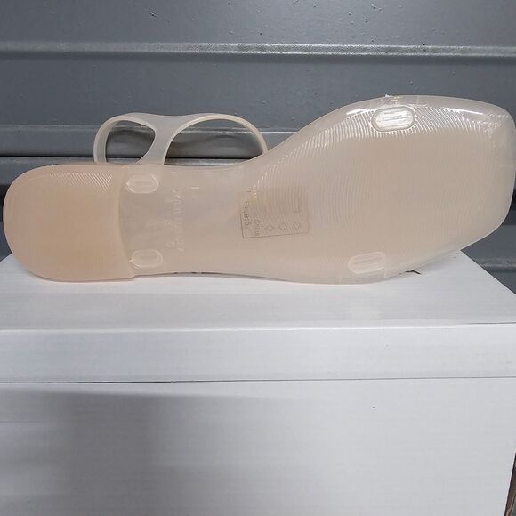 Elegant Nude Sandals with Crystal Accents - Picture 4 of 4